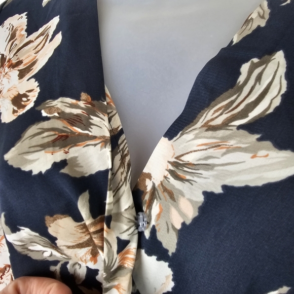 Lulus Navy Floral Long Sleeve Wrap Romper Size Small Holiday Outfit Date Nite - Picture 7 of 16